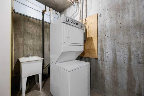 5107-200 Lougheed Drive, Fort Mcmurray, AB - Indoor Photo Showing Laundry Room