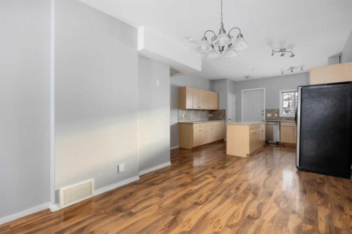 5107-200 Lougheed Drive, Fort Mcmurray, AB - Indoor Photo Showing Kitchen