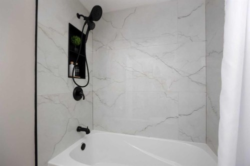 137 Mitchell Drive, Fort Mcmurray, AB - Indoor Photo Showing Bathroom