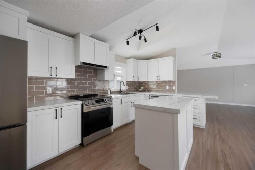 137 Mitchell Drive, Fort Mcmurray, AB - Indoor Photo Showing Kitchen With Upgraded Kitchen
