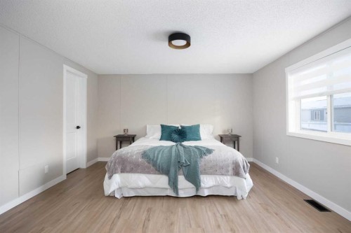 137 Mitchell Drive, Fort Mcmurray, AB - Indoor Photo Showing Bedroom
