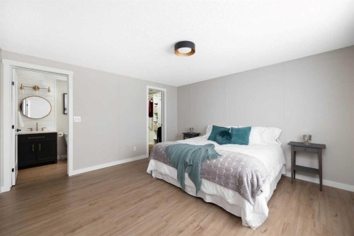 137 Mitchell Drive, Fort Mcmurray, AB - Indoor Photo Showing Bedroom