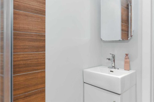 129 Honeysuckle Way, Fort Mcmurray, AB - Indoor Photo Showing Bathroom