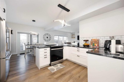 314 Pacific Crescent, Fort Mcmurray, AB - Indoor Photo Showing Kitchen With Upgraded Kitchen