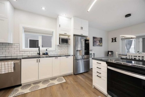 314 Pacific Crescent, Fort Mcmurray, AB - Indoor Photo Showing Kitchen With Upgraded Kitchen