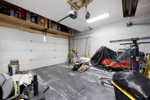 314 Pacific Crescent, Fort Mcmurray, AB - Indoor Photo Showing Garage