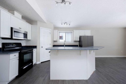 153 Leitner Gate, Fort Mcmurray, AB - Indoor Photo Showing Kitchen