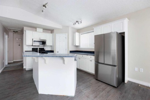153 Leitner Gate, Fort Mcmurray, AB - Indoor Photo Showing Kitchen