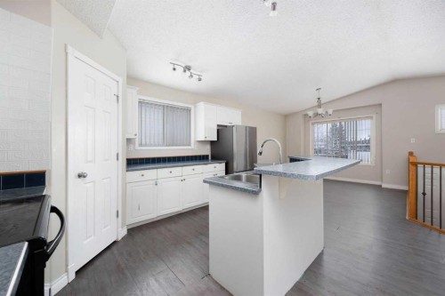 153 Leitner Gate, Fort Mcmurray, AB - Indoor Photo Showing Kitchen