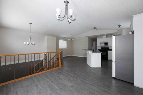153 Leitner Gate, Fort Mcmurray, AB - Indoor Photo Showing Kitchen