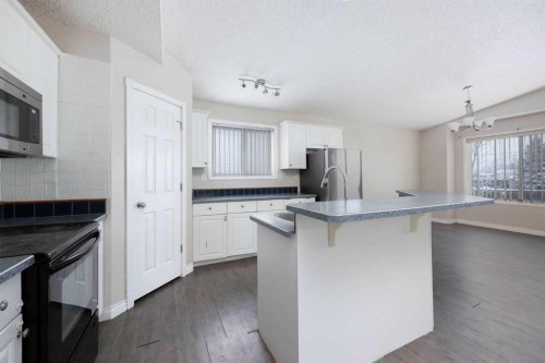 153 Leitner Gate, Fort Mcmurray, AB - Indoor Photo Showing Kitchen