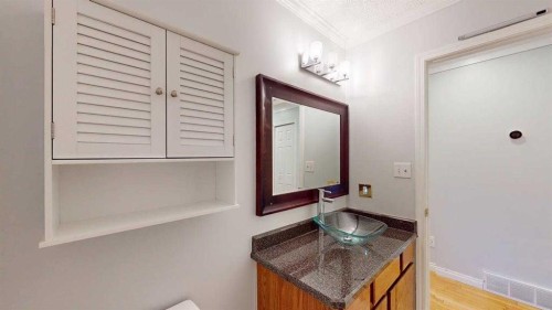 195 Becker Crescent, Fort Mcmurray, AB - Indoor Photo Showing Bathroom