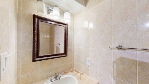 195 Becker Crescent, Fort Mcmurray, AB - Indoor Photo Showing Bathroom