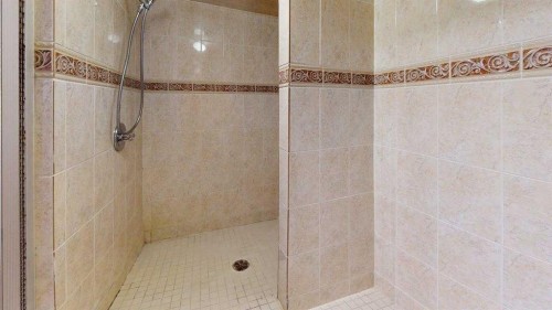 195 Becker Crescent, Fort Mcmurray, AB - Indoor Photo Showing Bathroom
