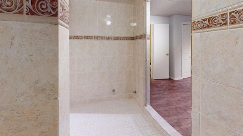 195 Becker Crescent, Fort Mcmurray, AB - Indoor Photo Showing Bathroom