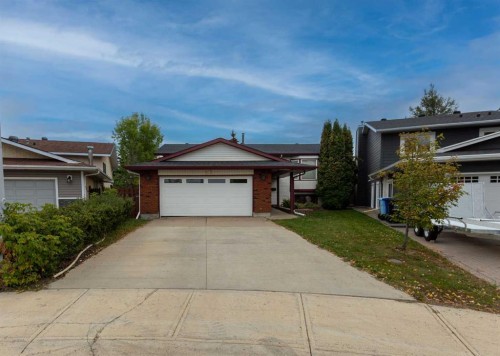 195 Becker Crescent, Fort Mcmurray, AB - Outdoor With Facade