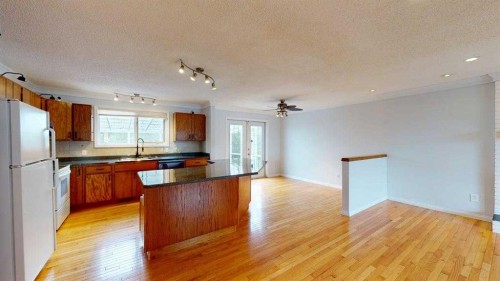 195 Becker Crescent, Fort Mcmurray, AB - Indoor Photo Showing Kitchen