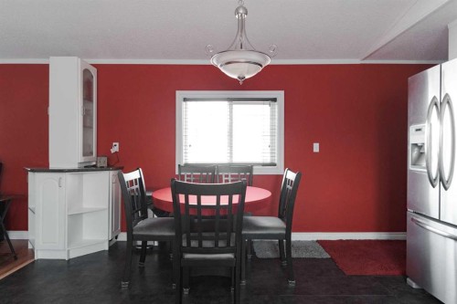 160 Grandview Crescent, Fort Mcmurray, AB - Indoor Photo Showing Dining Room