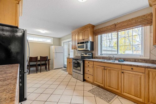 158 Father Mercredi Street, Fort Mcmurray, AB - Indoor Photo Showing Kitchen With Double Sink