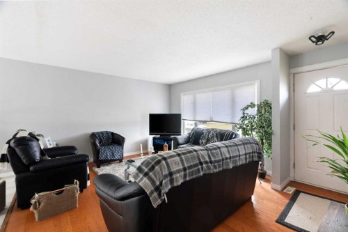 136 Beaumont Crescent, Fort Mcmurray, AB - Indoor Photo Showing Living Room