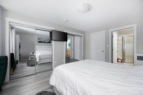 5109-200 Lougheed Drive, Fort Mcmurray, AB - Indoor Photo Showing Bedroom