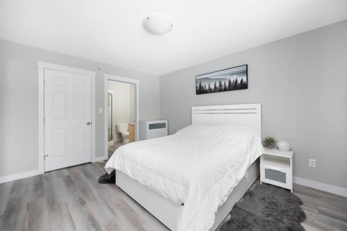 5109-200 Lougheed Drive, Fort Mcmurray, AB - Indoor Photo Showing Bedroom