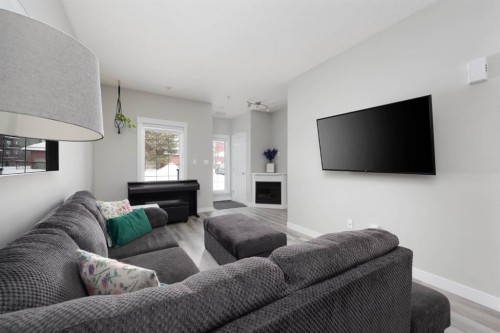 5109-200 Lougheed Drive, Fort Mcmurray, AB - Indoor Photo Showing Living Room