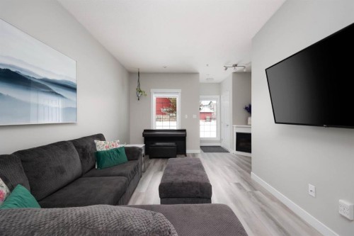 5109-200 Lougheed Drive, Fort Mcmurray, AB - Indoor Photo Showing Living Room