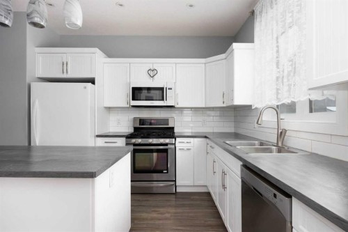 7423 Railway Avenue, Fort Mcmurray, AB - Indoor Photo Showing Kitchen With Double Sink