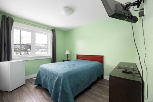 7423 Railway Avenue, Fort Mcmurray, AB - Indoor Photo Showing Bedroom