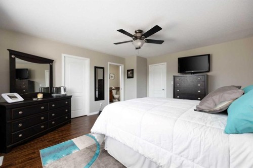 225 Hawthorn Way, Fort Mcmurray, AB - Indoor Photo Showing Bedroom