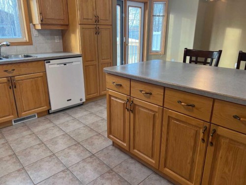 220 Boisvert Place, Fort Mcmurray, AB - Indoor Photo Showing Kitchen