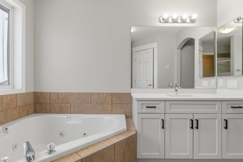 129 Crown Creek Lane, Fort Mcmurray, AB - Indoor Photo Showing Bathroom