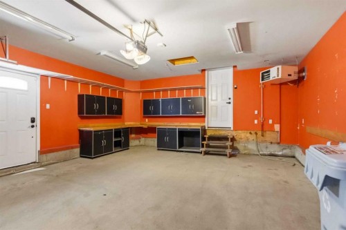 129 Crown Creek Lane, Fort Mcmurray, AB - Indoor Photo Showing Garage