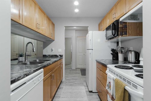337-200 Richard Street, Fort Mcmurray, AB - Indoor Photo Showing Kitchen With Double Sink