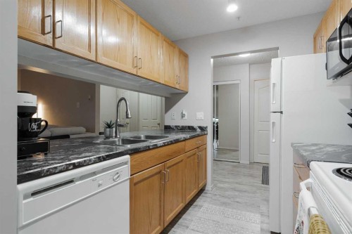 337-200 Richard Street, Fort Mcmurray, AB - Indoor Photo Showing Kitchen With Double Sink