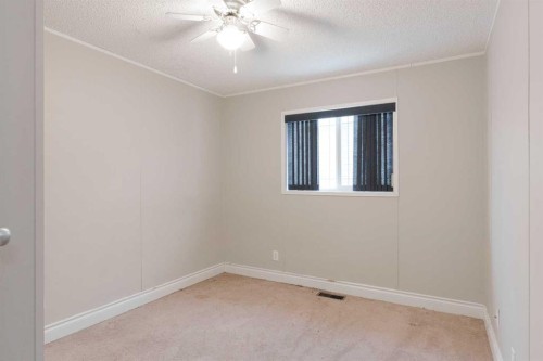 101 Balsam Way, Fort Mcmurray, AB - Indoor Photo Showing Other Room