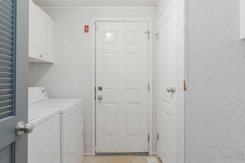 101 Balsam Way, Fort Mcmurray, AB - Indoor Photo Showing Laundry Room