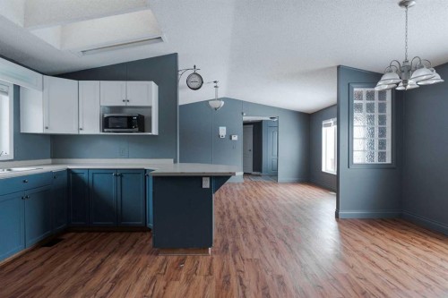 101 Balsam Way, Fort Mcmurray, AB - Indoor Photo Showing Kitchen