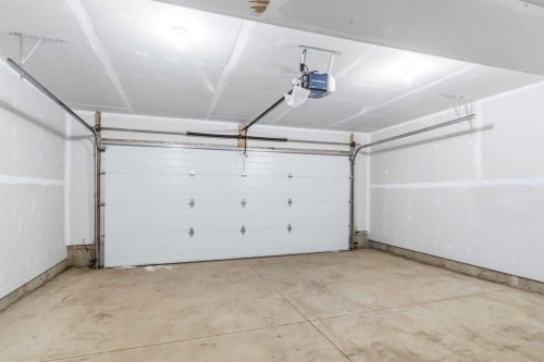53-401 Athabasca Avenue, Fort Mcmurray, AB - Indoor Photo Showing Garage