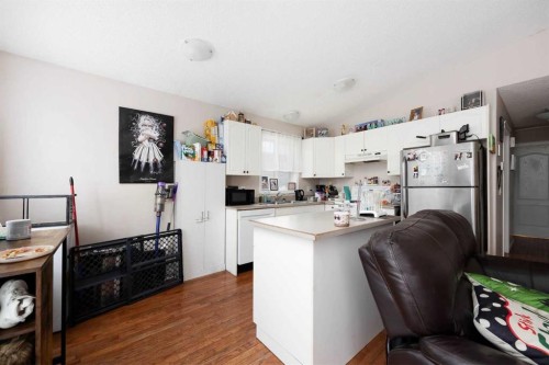 145 Laurier Road, Fort Mcmurray, AB - Indoor Photo Showing Kitchen