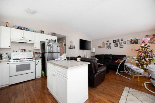 145 Laurier Road, Fort Mcmurray, AB - Indoor Photo Showing Kitchen