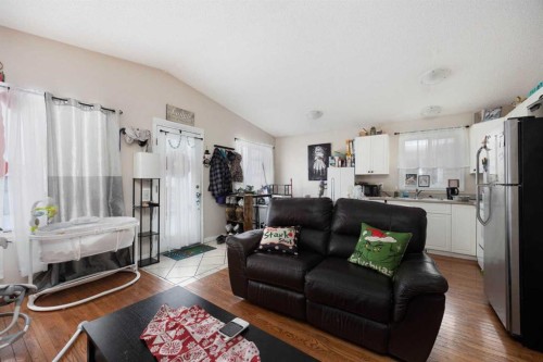 145 Laurier Road, Fort Mcmurray, AB - Indoor Photo Showing Living Room