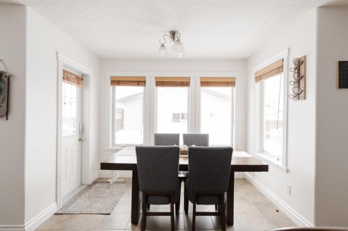 149 Magpie Street, Fort Mcmurray, AB - Indoor Photo Showing Dining Room