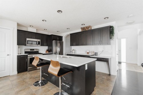 149 Magpie Street, Fort Mcmurray, AB - Indoor Photo Showing Kitchen With Stainless Steel Kitchen With Upgraded Kitchen