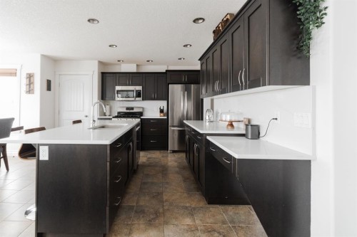 149 Magpie Street, Fort Mcmurray, AB - Indoor Photo Showing Kitchen With Stainless Steel Kitchen With Upgraded Kitchen