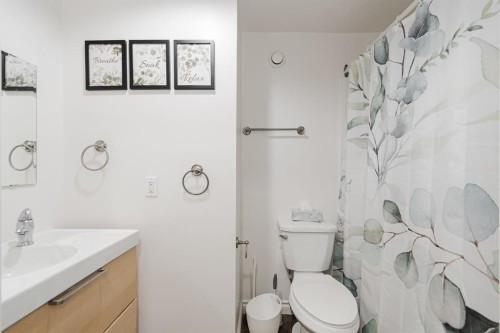 149 Magpie Street, Fort Mcmurray, AB - Indoor Photo Showing Bathroom