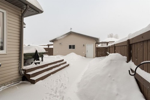149 Magpie Street, Fort Mcmurray, AB - Outdoor With Exterior