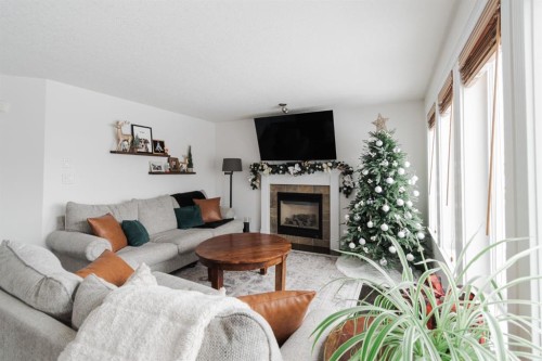 149 Magpie Street, Fort Mcmurray, AB - Indoor Photo Showing Living Room With Fireplace