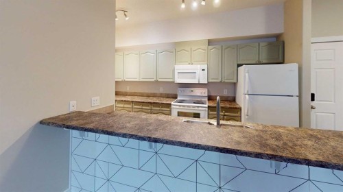 304-290 Plamondon Drive, Fort Mcmurray, AB - Indoor Photo Showing Kitchen